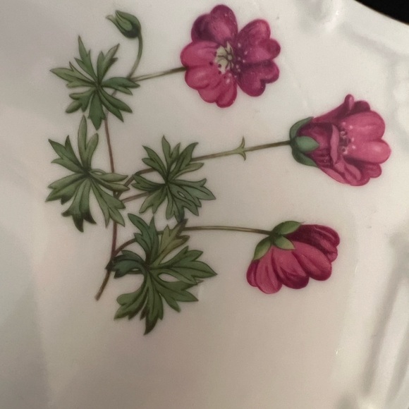 MINTON BONE CHINA MEADOW SCALLOPED SQUARE BONBON CANDY DISH, ENGLAND, 8inchs - Picture 5 of 8